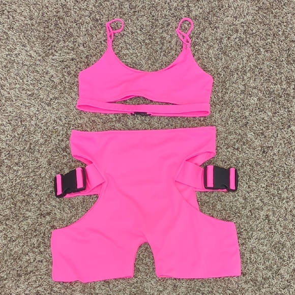 Lipt vibrant hot pink two piece cut out cropped tank / bralette and shorts set - Picture 5 of 11